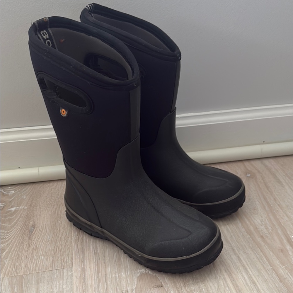 Boys/Girls Black BOGS Waterproof Boots- size 3 GUC